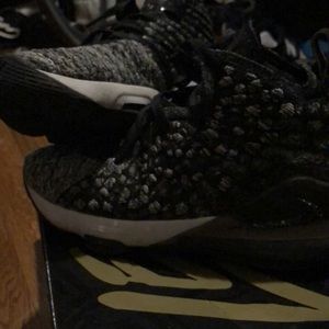 Lebron 17 Black White Size 6